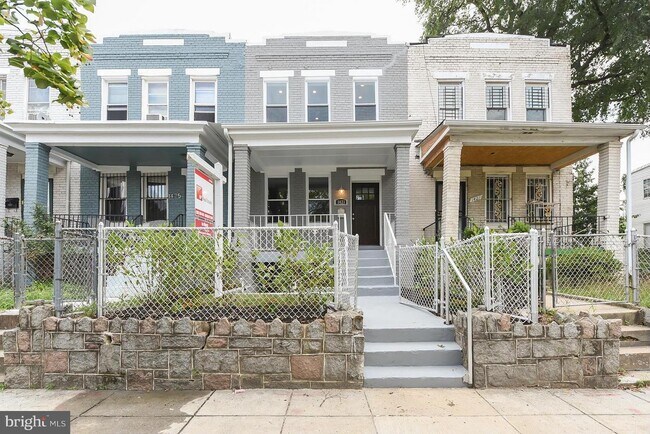 Building Photo - 1423 Montello Ave NE