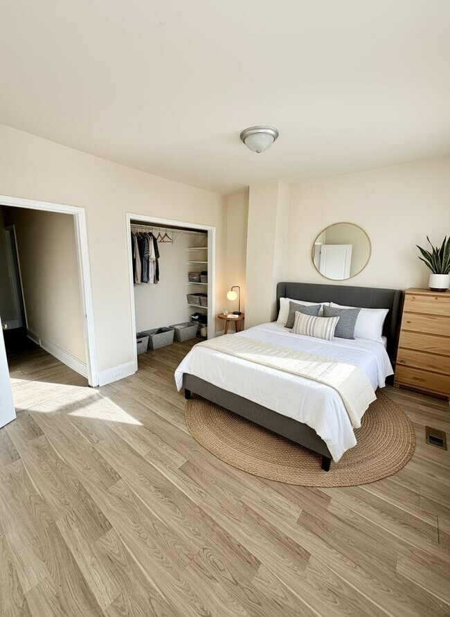 Building Photo - 1943 E Monmouth St