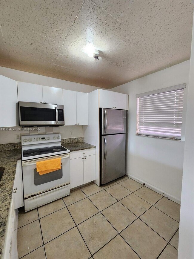 Building Photo - 19715 SW 114th Ave