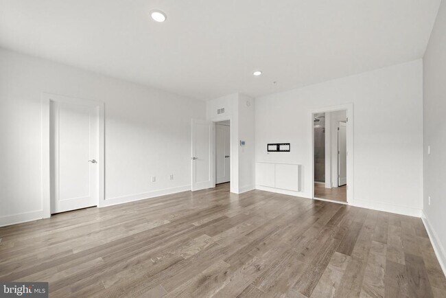 Building Photo - 44824 Tiverton Sq
