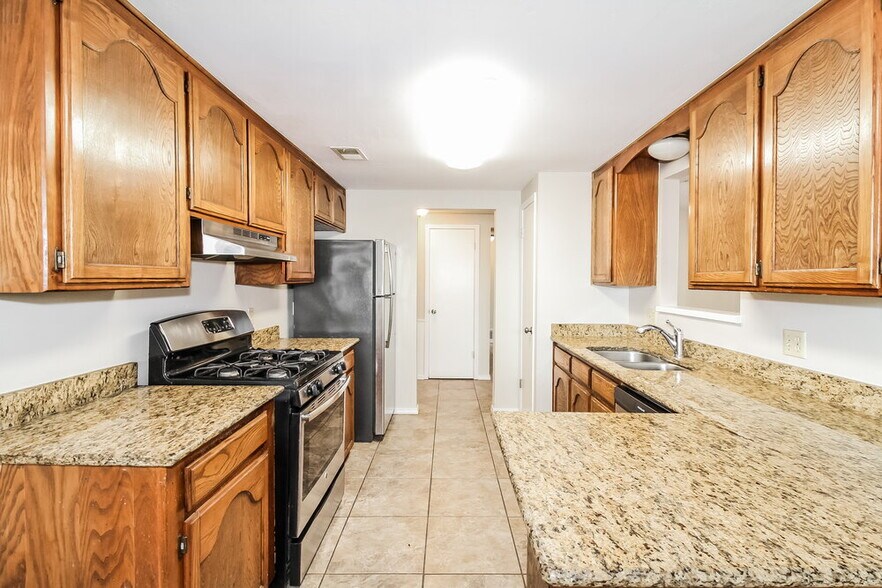 Building Photo - 9205 N Eagle Ln