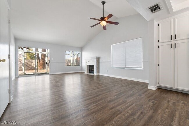 Building Photo - 1620 Desert Ridge Ave
