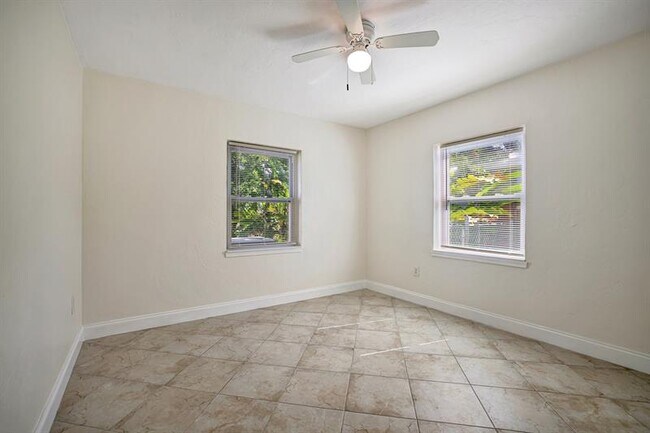 Building Photo - 933 SW 19th St