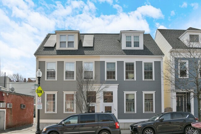 Building Photo - 161 Bunker Hill St