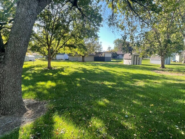 Building Photo - Baker Woods Home!