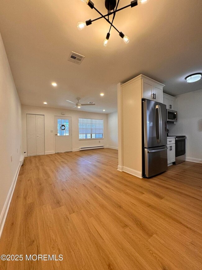 Building Photo - 878 Balmoral Ct