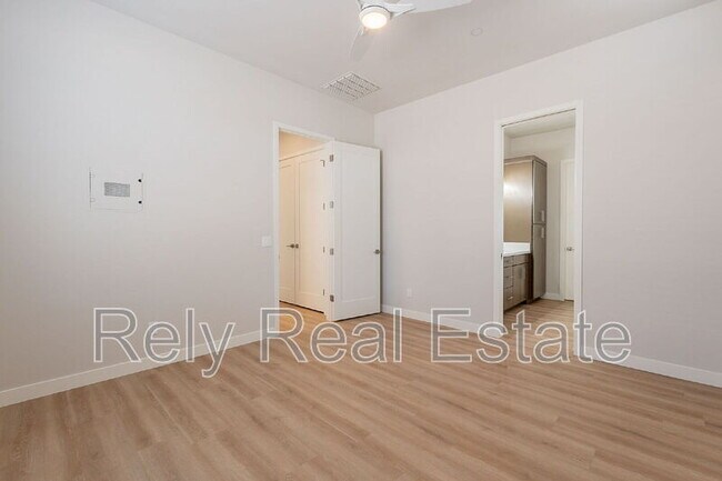 Building Photo - 6050 E Hidden Valley Dr