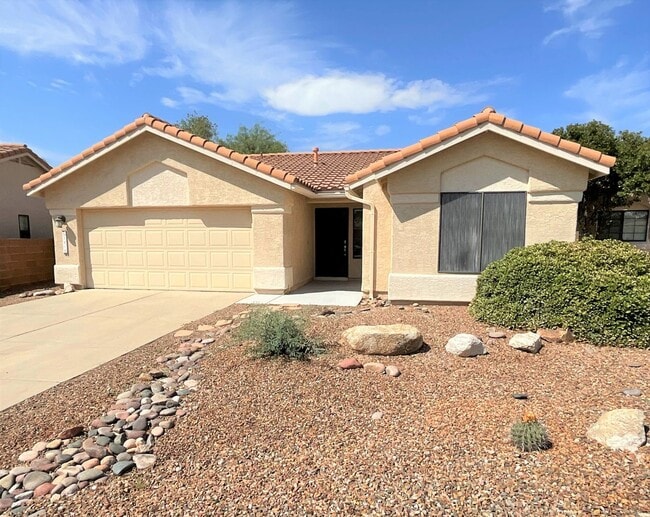 Building Photo - Foothills Location - 3 Bedroom 2 bath on cul-de-sac with Sparkling pool