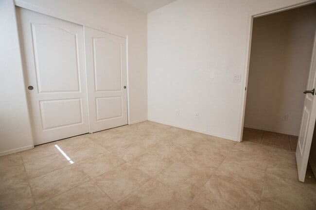 Building Photo - Charming 4 Bedroom, 3 Bath Home, with 2 Ca...