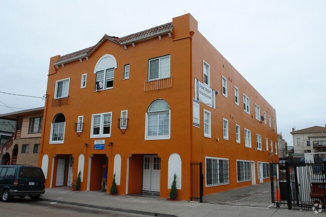Primary Photo - 1824 Linden St