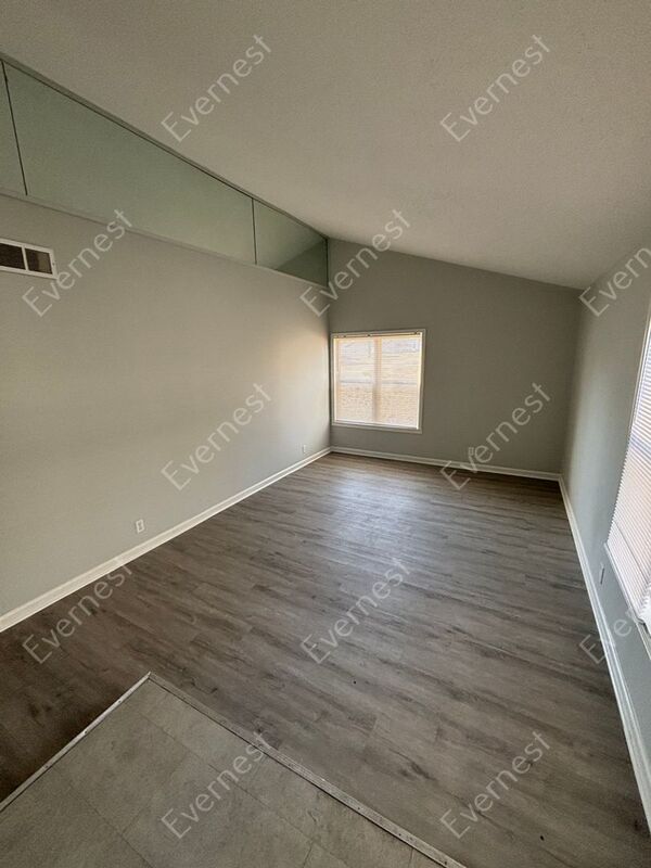 Building Photo - 1312 Langholm Dr