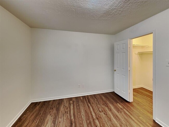 Building Photo - 21027 Deauville Dr