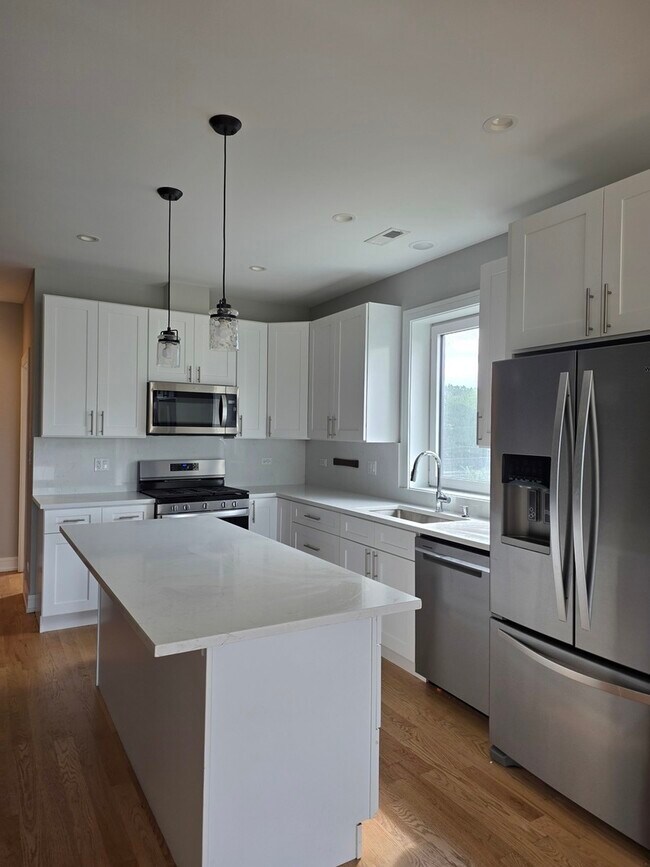 Building Photo - 3759 S Lake Park Ave