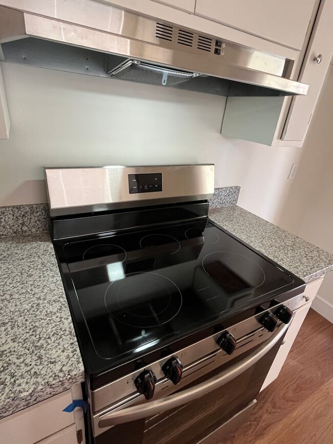Building Photo - 4076