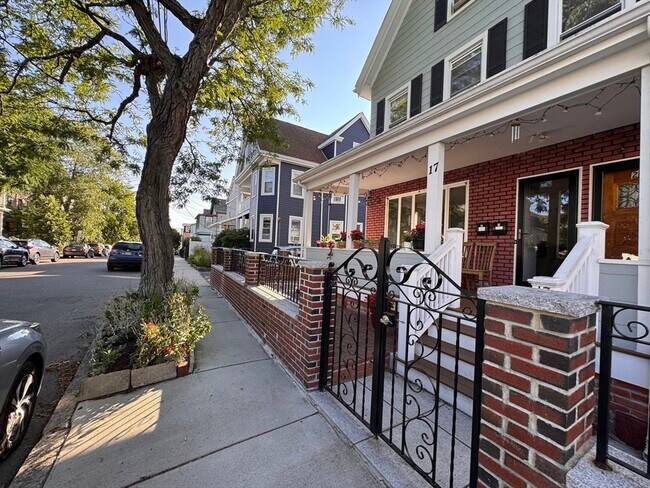 Building Photo - 17 Farragut Ave