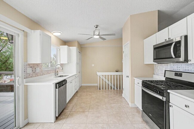 Building Photo - 2720 Northridge Dr