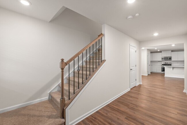 Building Photo - Move-in Ready 5 Bedroom Home!