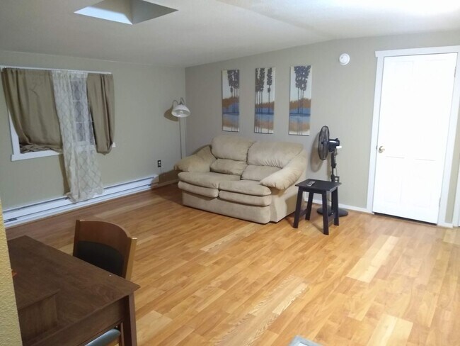 Primary Photo - Close to Downtown Upper Level Apartment