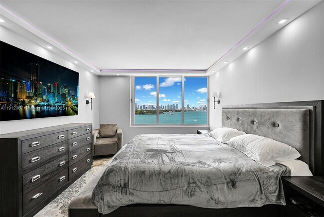 Building Photo - 1000 West Ave