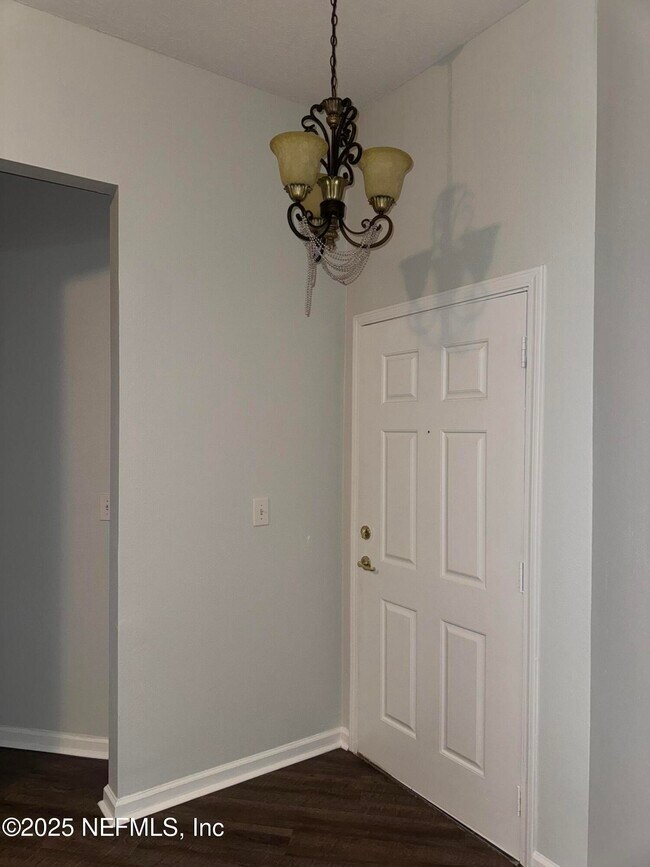 Building Photo - 7047 Deer Lodge Cir