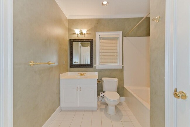 Building Photo - 3030 Sugarloaf Club Dr