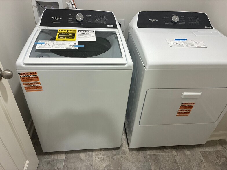 Building Photo - Room in Townhome on Poppy Ct