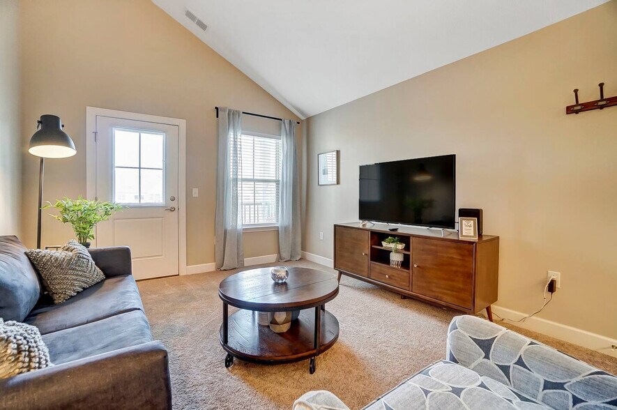 Building Photo - 740 Zumstein Ln