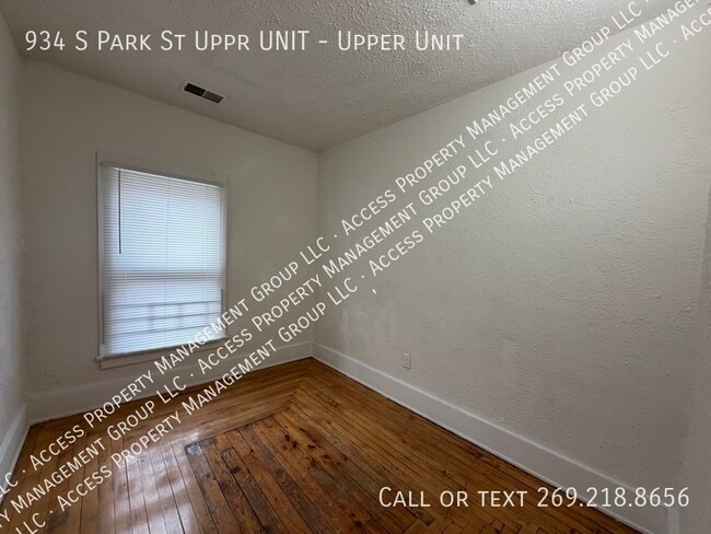 Building Photo - 934 S Park St