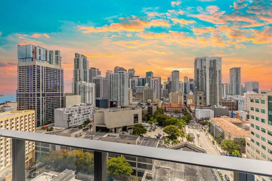 Building Photo - 501 NE 1st Ave