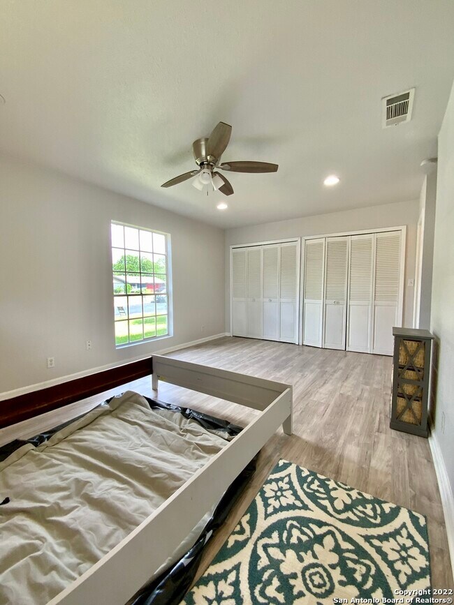 Building Photo - 8110 Pleasant Forest Dr