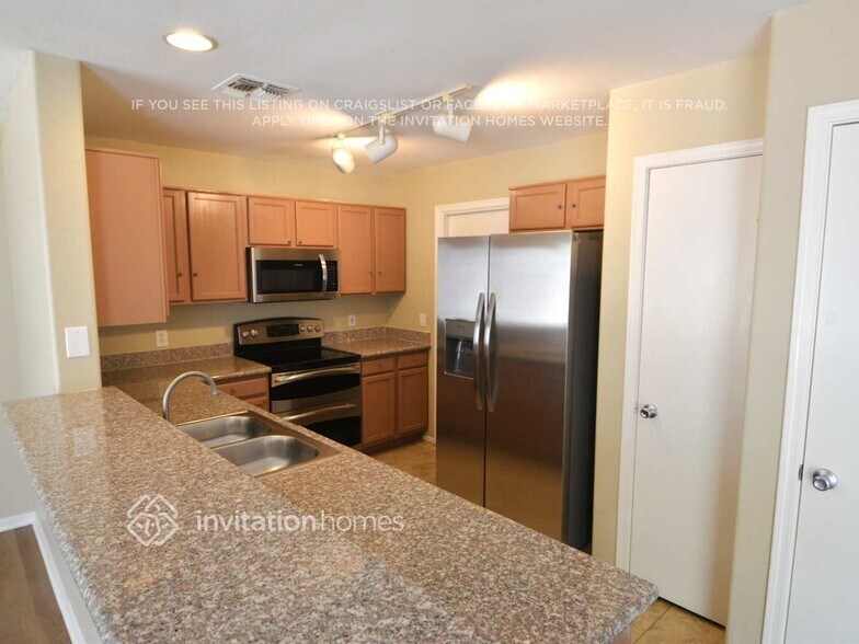 Building Photo - 12112 W Dahlia Dr