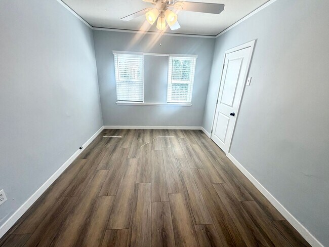 Building Photo - 2 bed 1 bath SFH near USC with gated parking