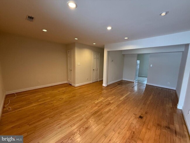 Building Photo - 405 Olde Greenwich Cir