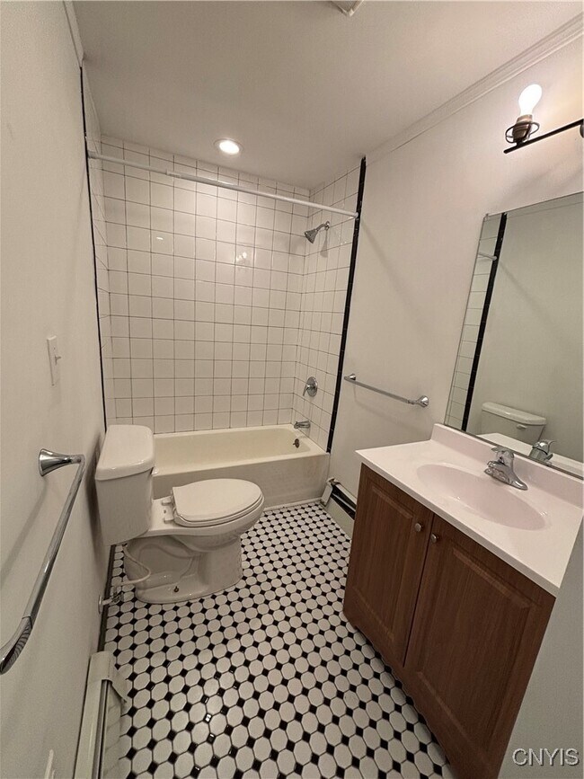 Building Photo - 157 N Meadow St