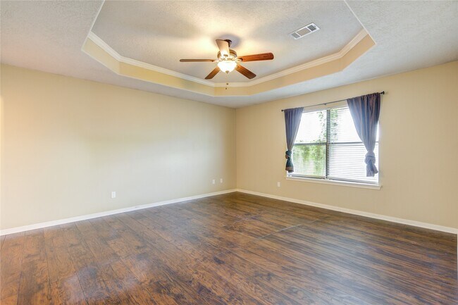 Building Photo - 9550 Thousand Oaks Loop