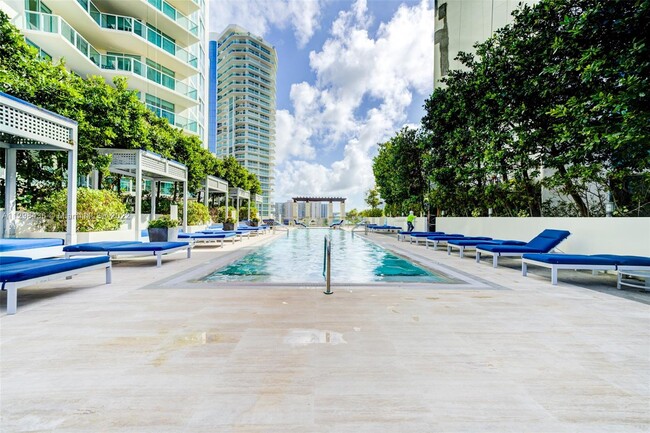 Building Photo - 250 Sunny Isles Blvd