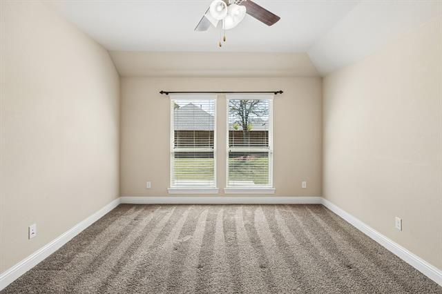 Building Photo - 945 Bluebird Way