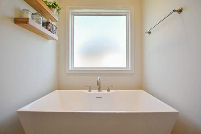 Building Photo - 2273 Colston Dr