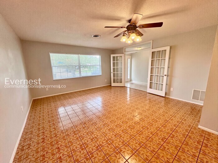 Building Photo - 742 Park Manor Dr