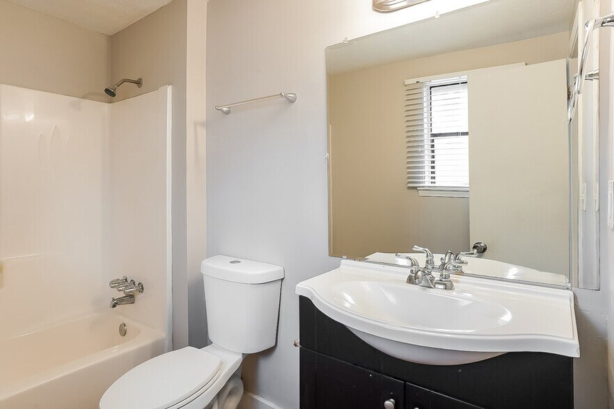Building Photo - 5840 Pair Ct