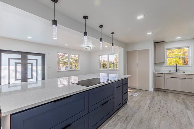 Building Photo - 2061 S Peninsula Dr