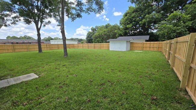 Building Photo - 412 N Houston Lake Blvd