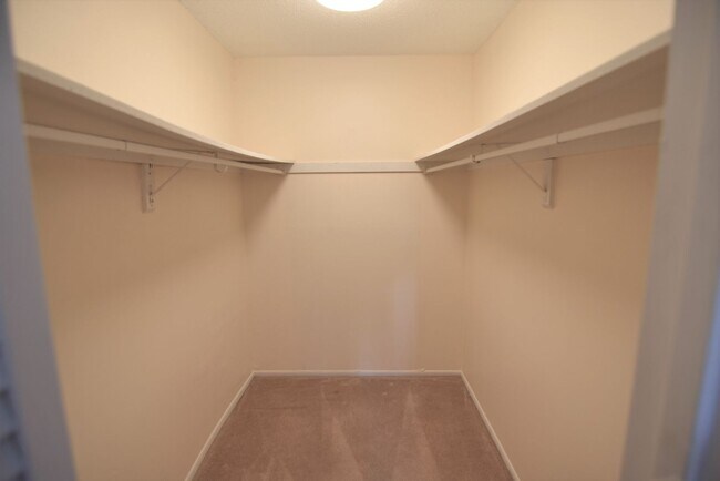 Building Photo - SANFORD: 2nd Floor Condo Sandlewood Villas