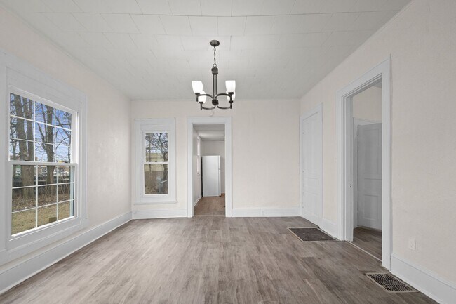 Building Photo - 131 W 13th St