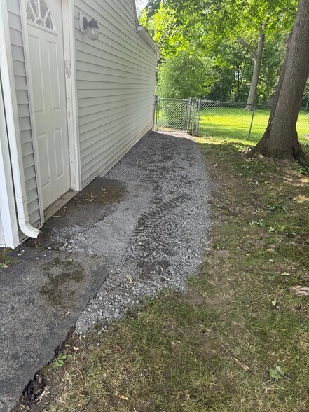 Building Photo - 119 Traister Dr