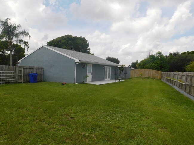 Building Photo - 1367 Elmbank Way