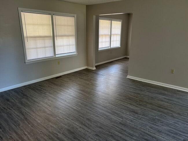 Building Photo - Spacious Updated 3 Bedroom 2 Bath House for Rent