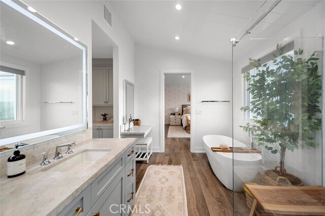 Building Photo - 45 Emerald Bay