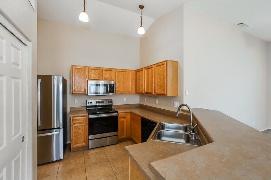 Building Photo - 13833 W Bola Dr