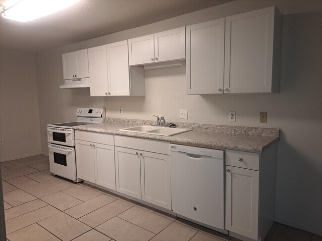 Building Photo - 2050 Oleander Blvd